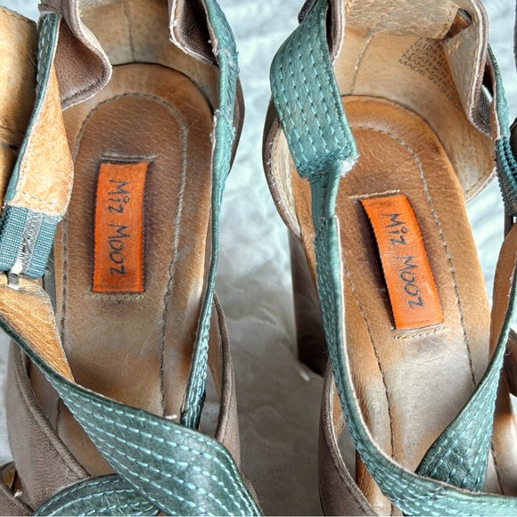 Miz Mooz Petra Leather Platform Heels Size 8 Wood Sculpted Heel Green Accent - Picture 9 of 11
